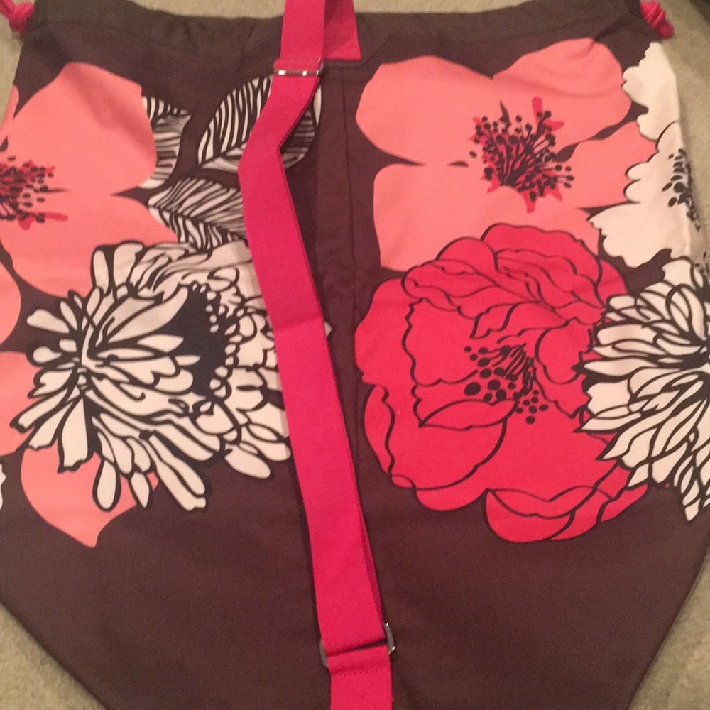 Close-able portable laundry bag